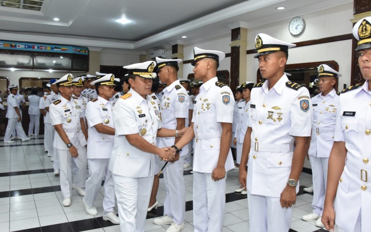 Komandan Kodikdukum (Dankodikdukum) Kodiklatal Laksma TNI Dr. Taufik Arief  memimpin Upacara Penutupan Pendidikan Pertama Perwira (Dikmapa) TNI Angkatan Laut (TNI AL) Angkatan 30 A, Korps Teknik, Hukum, Khusus dan Kesehatan yang siap mengawaki organisasi di TNI AL,  bertempat di Loungeroom Mako Kodikdukum Kodiklatal, Bumimoro Surabaya, Jumat (26/01/2024)
