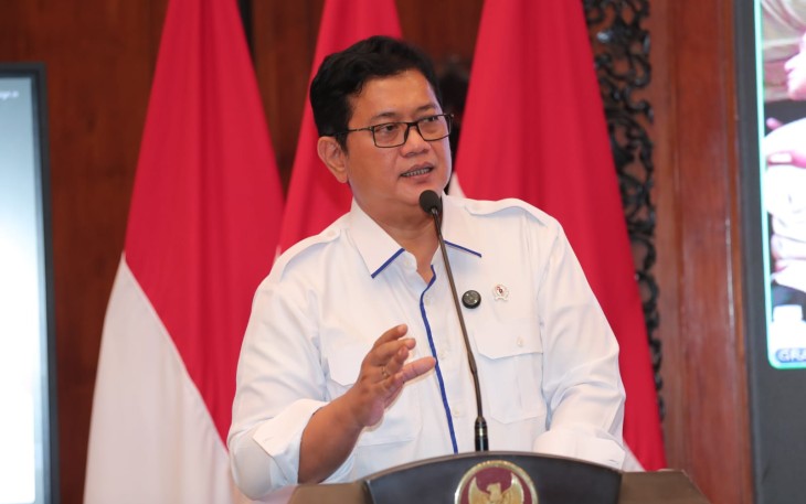 Wakil Menteri Transmigrasi sekaligus Wakil Ketua Umum PAN Viva Yoga Mauladi saat berdialog dengan wartawan, Jakarta, 25/12/2024. 