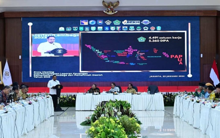 Menag saat menghadiri Entry Meeting atas Pemeriksaan Laporan Keuangan Kementerian/Lembaga dan Pemerintah Daerah Tahun 2023 di Gedung Badan Pemeriksa Keuangan (BPK) RI, Jakarta, Selasa (23/1/2024).