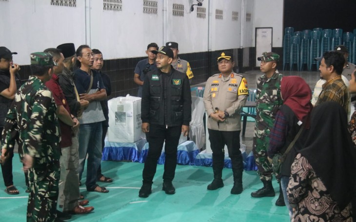 Dandim 0805/Ngawi Letkol Arm Didik Kurniawan,S.I.P., bersama Jajaran Forkopimda Kabupaten Ngawi menggelar patroli bersama di malam pencoblosan, Rabu  (14/02/2024) malam