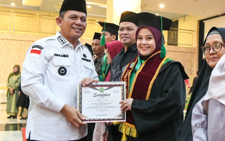 Gubernur Kepulauan Riau H. Ansar Ahmad saat hadiri Sidang Senat Terbuka Wisuda Sarjana Strata I Angkatan IX Tahun Akademik 2024/2025 yang diselenggarakan oleh Sekolah Tinggi Agama Islam Negeri (STAIN) Sultan Abdurrahman Kepulauan Riau di Hotel CK Tanjungpinang, Kamis (12/12).