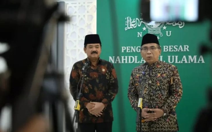 Menkopolhukam, Marsekal TNI (Purn.) Hadi Tjahjanto saat mengunjungi Kantor Pengurus Besar Nahdlatul Ulama di Jalan Kramat Raya, Jakarta, Kamis (22/2/2024).