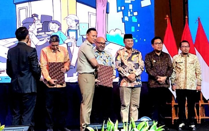 Penerimaan Penghargaan Diwakili Asisten Perekonomian dan Pembangunan Setdaprov Kepri, Luki Zaiman Prawira di Hotel Shangri-La, Jakarta, Kamis (07/03)