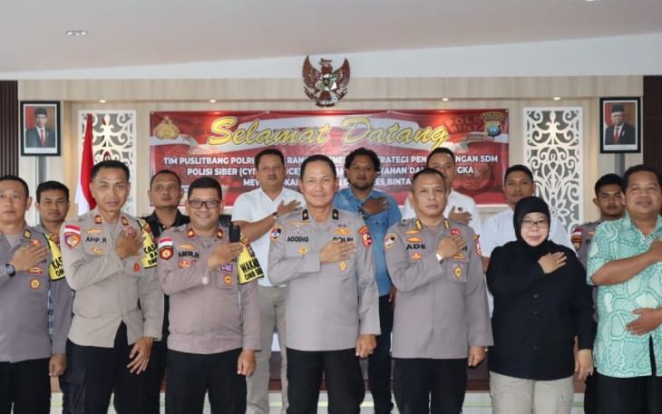 Polres Bintan menerima kunjungan Tim Pusat Penelitian dan Pengembangan (Puslitbang) Polri dalam rangka gelar penelitian tentang pengembangan SDM dan Organisasi Polisi Siber (Cyber Police) di kewilayahan dalam rangka mewujudkan Polri 4.0 yang bertempat di Ruang Aula SAR Polres Bintan, Selasa (20/02/2024)