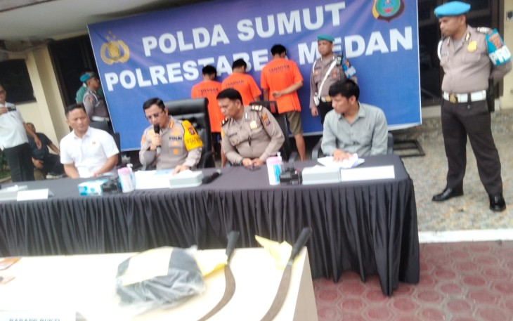 Kapolrestabes Medan Kombes Pol Dr Teddy John Sahala Marbun SH MHum saat melakukan konferensi pers di Mapolrestabes Jalan HM Said Medan, Selasa (9/1/2024)
