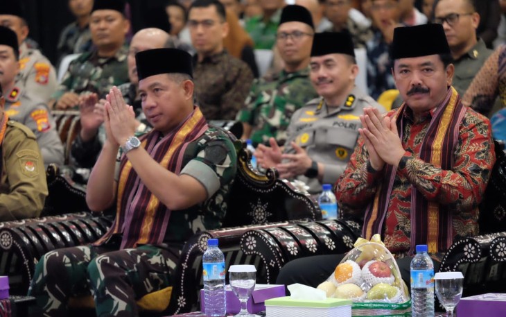 Panglima TNI Jenderal TNI Agus Subiyanto menghadiri acara Muktamar XIII Kesatuan Aksi Mahasiswa Muslim Indonesia (KAMMI) yang diselenggarakan di Ballroom Islamic Center Kota Mataram, Nusa Tenggara Barat (NTB) pada Selasa (21/05/2024)