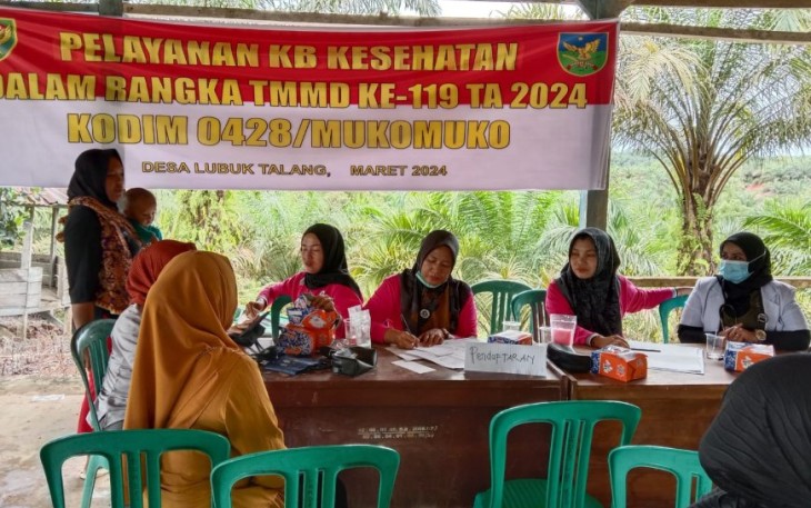 Penyuluhan Keluarga Berencana (KB) Kes bersama masyarakat Desa Lubuk Talang