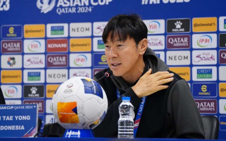 Shin Tae-yong saat konferensi pers jelang lagi semifinal Piala Asia U-23 melawan Uzbekistan, di Doha, Qatar, Minggu (28/4)