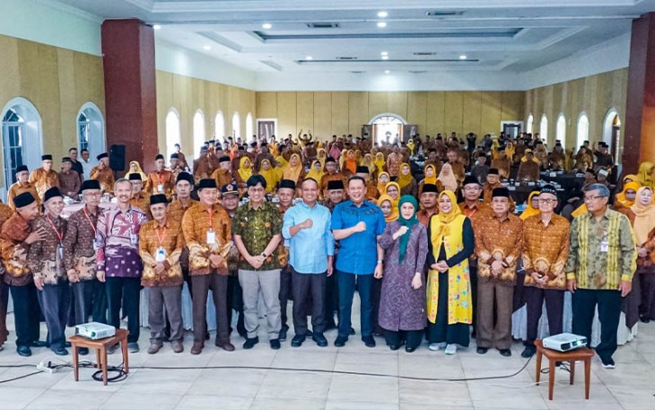 Bamsoet dalam Sosialisasi Empat Pilar MPR RI bersama pensiunan pegawai negeri sipil (PNS) atau Persatuan Wredatama Republik Indonesia (PWRI) Kabupaten Kebumen dalam kunjungan Dapil-7 Jawa Tengah hari ke-3 di Kebumen Jawa Tengah, Sabtu (20/1/24).