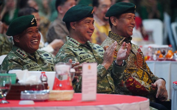 Panglima TNI ​​​​Jenderal TNI Agus Subiyanto (tengah) saat Hadiri Peringatan HUT ke-63 Kostrad di Beach City Internasional, Ancol, Jakarta Utara, Rabu (6/3/2024).