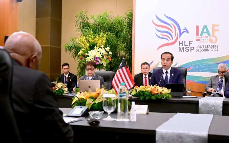 Presiden Joko Widodo saat melakukan pertemuan bilateral dengan Presiden Liberia Joseph Nyuma Boakai di Ruang Casablanca, Hotel Mulia Nusa Dua Bali, Senin, (2/9/2024). Pertemuan yang digelar di sela-sela rangkaian acara High-Level Forum on Multi-Stakeholder Partnerships (HLF MSP) dan Indonesia-Africa Forum (IAF) ke-2 Joint Leaders Session 2024 tersebut momentum penting penguatan hubungan bilateral kedua negara yang telah terjalin selama hampir enam dekade. (Foto: Muchlis Jr./ Biro Pers Sekretariat Presiden)