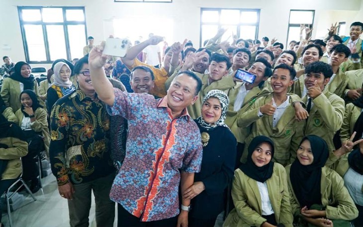 Bamsoet dalam Sosialisasi Empat Pilar MPR RI hari ke-12 dalam kunjungannya ke Dapil-7 Jawa Tengah bersama sivitas akademika Universitas Perwira Purbalingga (UNPERBA), di kampus UNPERBA, Senin (29/1/24).