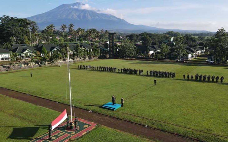 Upacara Bendera di Satuan Yonkes 2/Yudha Bhakti Husada