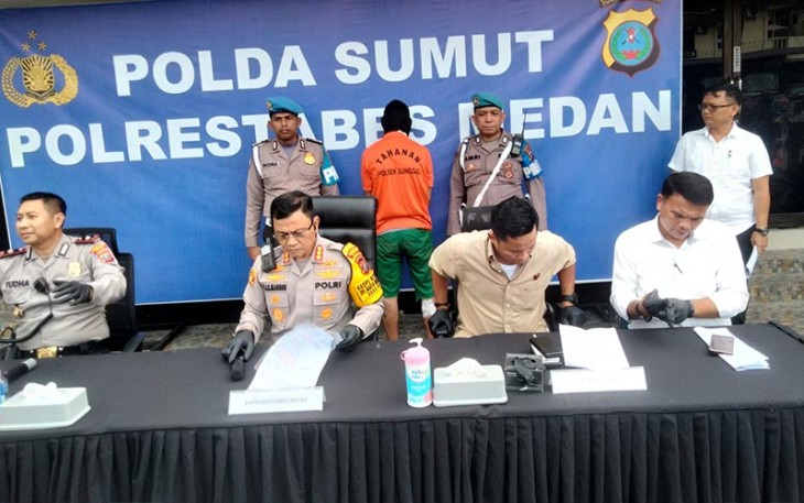 Kapolrestabes Medan Kombes Pol Dr Teddy John Sahala Marbun SH MHum memaparkan keberhasilan Polsek Medan Sunggal mengungkap kasus pembunuhan terhadap perempuan di Jalan Pembangunan, Kecamatan Medan Sunggal, Senin (15/1/2024).