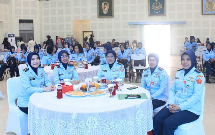 Pembinaan Wara Bakorda Bandung di Gedung Serasan Sesko TNI, Bandung, menghadirkan nuansa kekeluargaan yang indah, Selasa (05/03/2024). 