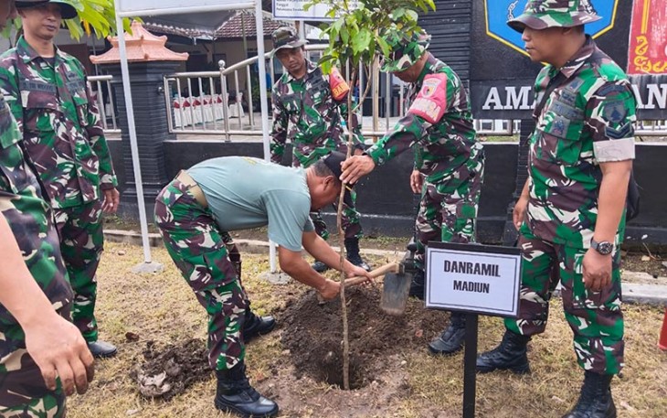 Danramil 02/Madiun saat Ikuti Gerakan Penanaman Sejuta Pohon