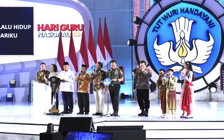 Panglima TNI Dampingi Presiden RI Pada Acara Puncak Peringatan Hari Guru Nasional Tahun 2024