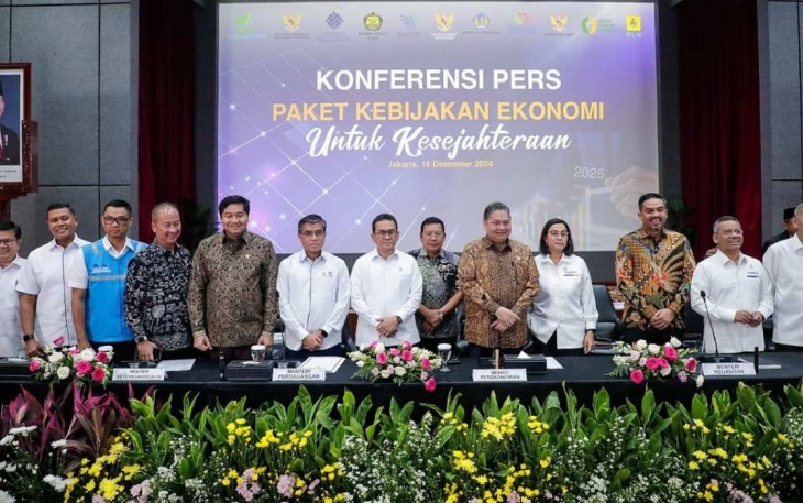 Menaker Yassierli saat konferensi pers di Jakarta, Senin (16/12)