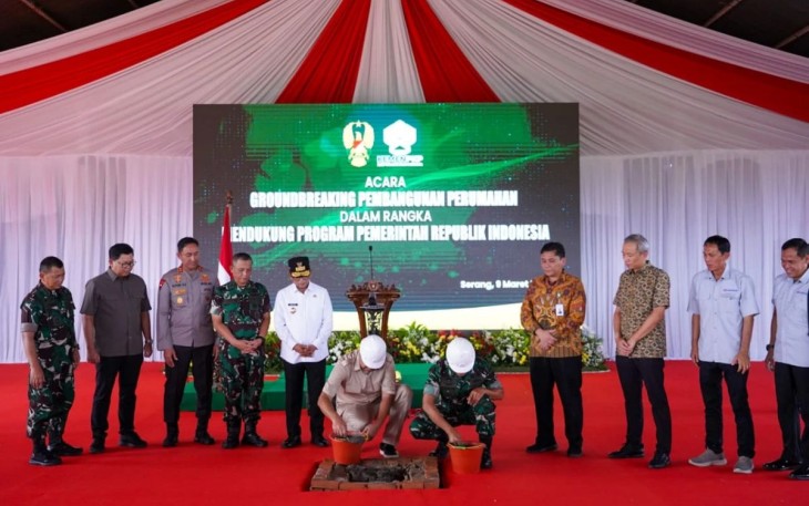 Menteri PKP Maruarar Sirait saat groundbreaking rumah prajurit dan MBR di Serang, Minggu (9/3)