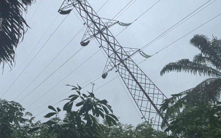 Tower PLN Roboh Dihantam Banjir