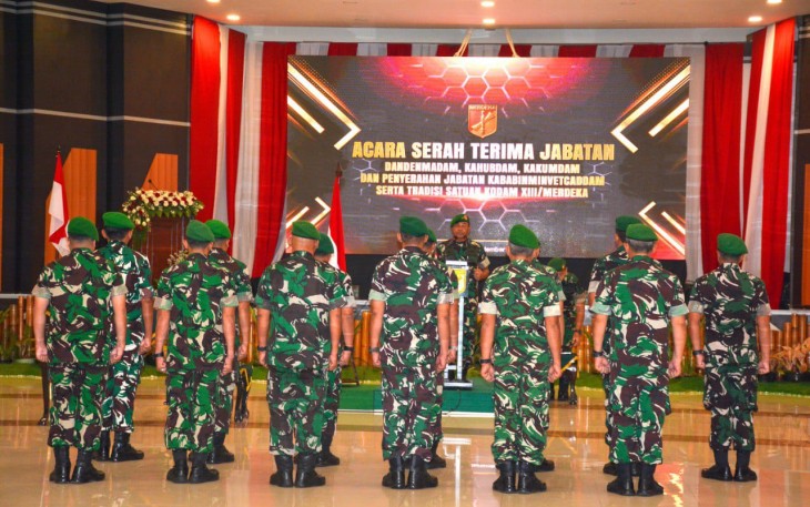 Pangdam XIII/Merdeka Mayjen TNI Suhardi Pimpin Sertijab Sejumlah Pejabat Baru Makodam