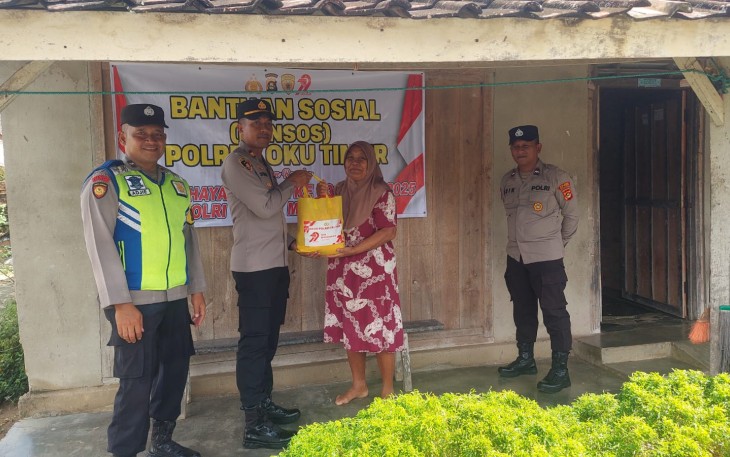 Polsek Belitang III Salurkan Bansos
