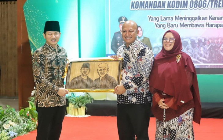 Bupati Trenggalek, Mochamad Nur Arifin, saat pisah sambut Komandan Kodim 0806 Trenggalek, di Pendapa Manggala Praja Nugraha, Kamis (3/7/2025) malam.
