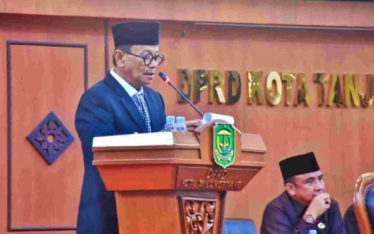 Wawako Raja Ariza saat Sampaikan Tanggapan atas Pandum Fraksi Terhadap Ranperda Tahap II