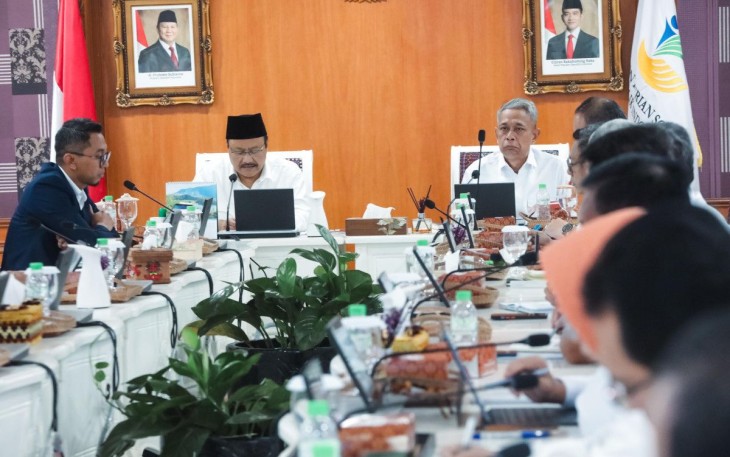 Mensos Saifullah Yusuf saat rapat pimpinan di Kemensos, Jakarta, Kamis (6/2)