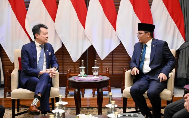 Menlu Sugiono bersama Dirjen WIPO di Jakarta 