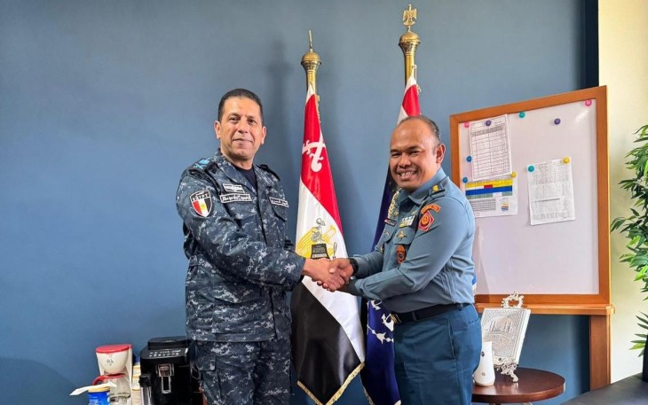 Atase Pertahanan RI di Kairo, Kolonel Laut (P) Dafris D. Syahruddin mendampingi Komandan Satgas MTF XXVIII-P UNIFIL yang juga merupakan Komandan KRI Sultan Iskandar Muda (SIM)-367 Letkol Laut (P) Anugerah Annurullah melaksanakan Courtesy Call kepada Port Said Naval Base Commander, Rear Admiral Waleed Sayed Mohkhtar di Port Said Naval Base, Mesir, Selasa (14/01/2025)