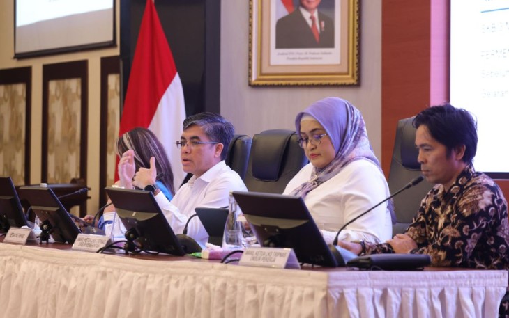 Menaker Yassierli saat memimpin sidang LKS Tripartit di Jakarta, Selasa (11/2)
