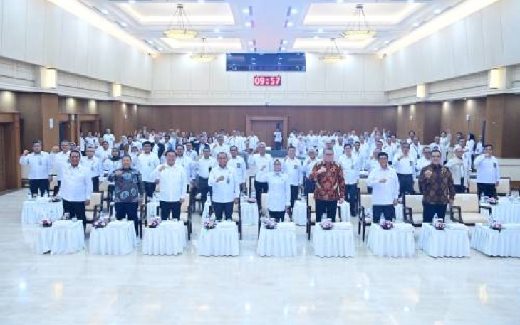 Foto bersama dalam workshop persiapan pemeriksaan atas laporan keuangan pemerintah pusat (LKPP), laporan keuangan kementerian/lembaga (LKKL), dan laporan keuangan bendahara umum negara (LKBUN) tahun 2024 di kantor BPK RI, di Jakarta.