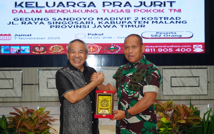 Panglima Divif 2 Kostrad Bersama Dr Aqua Dwipayana