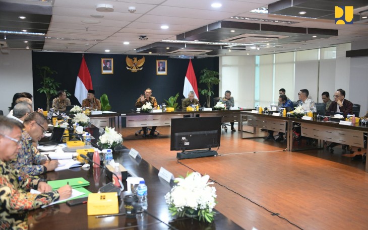 Menteri Pekerjaan Umum (PU) Dody Hanggodo dan Wakil Menteri PU Diana Kusumastuti menghadiri Rapat Koordinasi Pembahasan Rencana Kerja Tahun 2025 di Kantor Kementerian Koordinator Infrastruktur dan Pembangunan Kewilayahan, Jakarta, Rabu (8/1/2025)