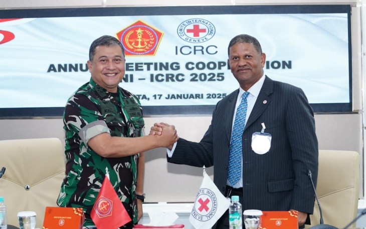  Kepala Badan Pembinaan Hukum (Kababinkum) TNI Laksda TNI Kresno Buntoro, S.H., LLM., Ph.D. membuka acara Annual Meeting Cooperation TNI-ICRC Tahun 2025, bertempat Ruang Rapat Babinkum TNI, Gedung B3 Mabes TNI, Cilangkap, Jakarta Timur, Jumat (17/01/2025)