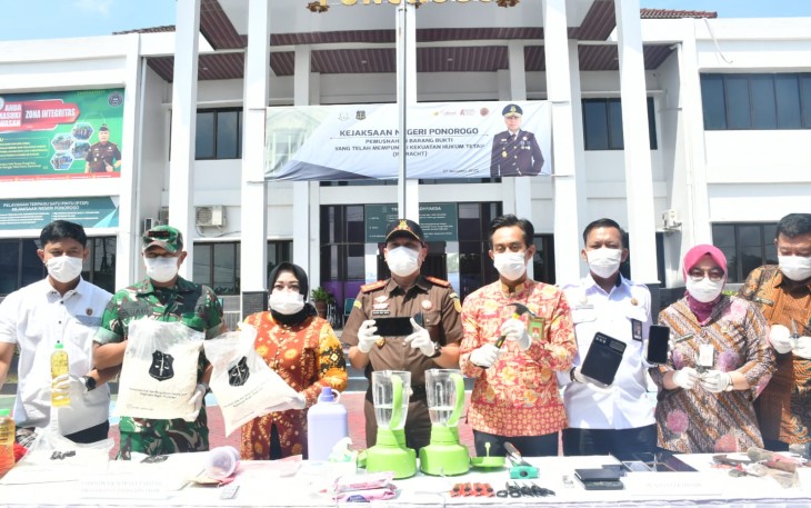 Dandim Ponorogo Hadiri Pemusnahan Barang Bukti di Kejari Ponorogo