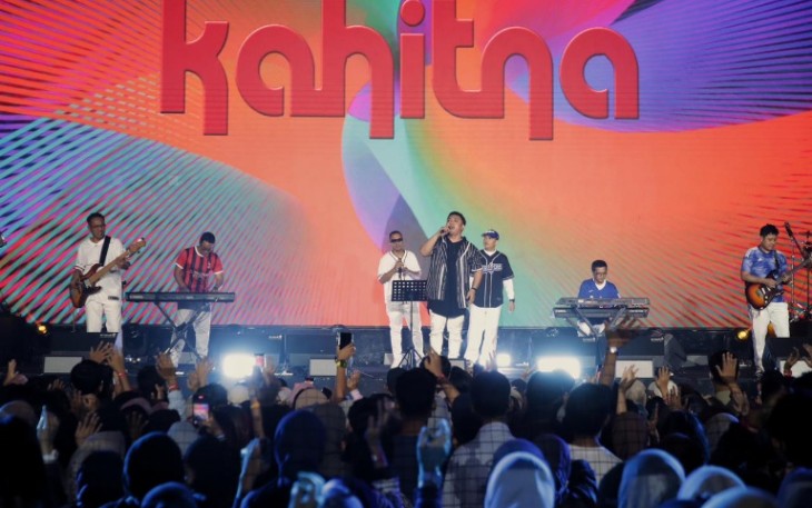 Penampilan group musik Kahitna di Indonesia Sport Summit 2025