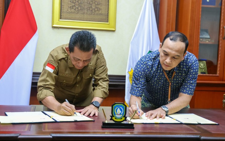 Kerja sama ini dituangkan dalam nota kesepakatan tentang optimalisasi program Jaminan Kesehatan Nasional (JKN) yang ditandatangani langsung oleh Gubernur Kepulauan Riau, H. Ansar Ahmad, dan Kepala BPJS Kesehatan Cabang Tanjungpinang, M.N. Andriansah, di Gedung Daerah, Tanjungpinang, pada Selasa (31/12)