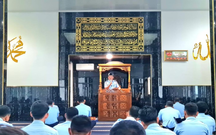 Personel Lanud RSA Beragama Islam Lakukan Salat Dhuha dan Dengarkan Ceramah