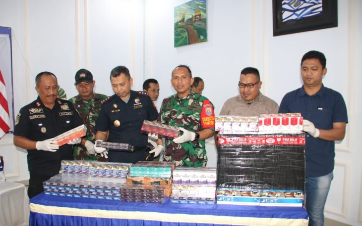 Penyelundupan Rokok Ilegal Digagalkan Prajurit TNI AL di Suramadu 