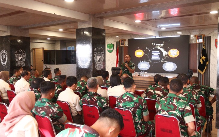 Kumdam Jaya Berikan Penyuluhan Hukum Kepada Personel Makorem 052/Wkr