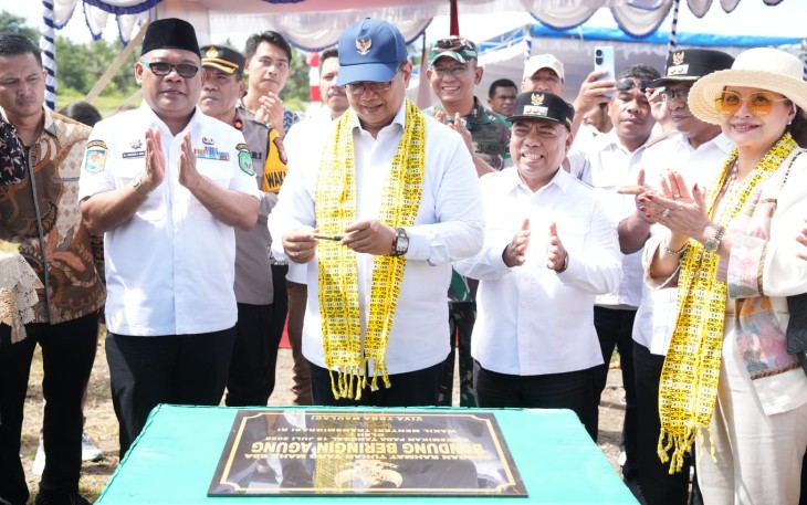 Wakil Menteri Transmigrasi Viva Yoga Mauladi di Desa Toliwang, Kecamatan Kao Barat. Kabupaten Halmahera Utara, Provinsi Maluku Utara (16/7/2025)