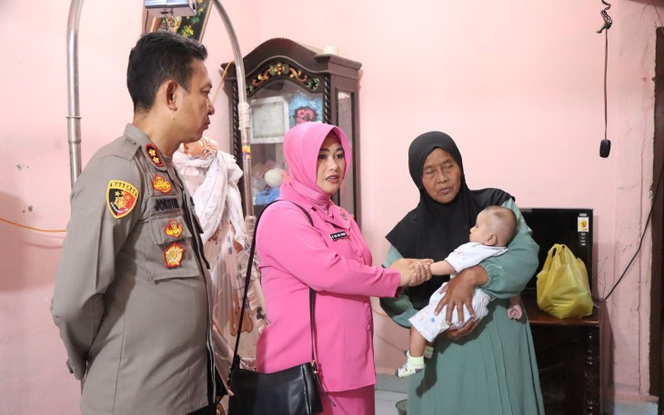 Kapolres Aceh Singkil Kunjungi Anak Penderita Penyakit Jantung