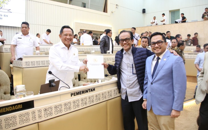 Mendagri di Ruang Rapat Komisi II Gedung Nusantara DPR RI, Jakarta, Rabu (22/1/2025).