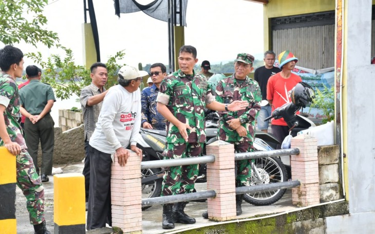 Dandim Ponorogo Tinjau Lokasi Tanaman Padi Milik Warga Terendam Banjir