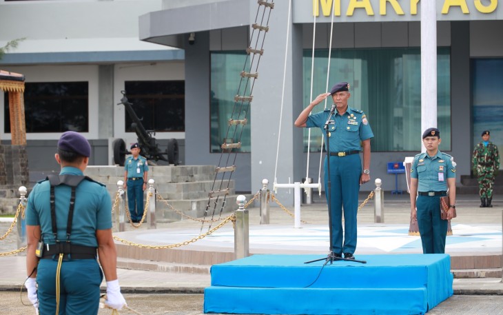  Inspektur Komando Armada III (Ir Koarmada III) Laksamana Pertama TNI AL Sunaryo, S.T., M.Tr.Opsla., CRMP, jadi inspektur upacara 17-an