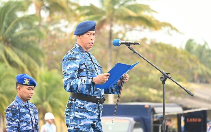 Danlanud RSA Natuna Bacakan Amanat dari Panglima TNI saat memimpin Apel Upacara