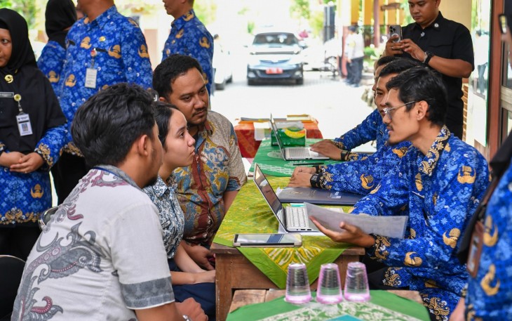  Kementerian Pendidikan Dasar dan Menengah (Kemendikdasmen) terus mengawal pelaksanaan Sistem Penerimaan Murid Baru (SPMB) di seluruh daerah agar tidak ada satu pun anak Indonesia yang tertinggal dalam memperoleh layanan pendidikan