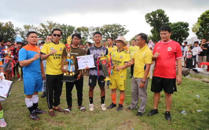 Bupati Kaur Gusril Pausi saat Resmi Menutup Liga 1 SSB Sepak Bola U-14 2025